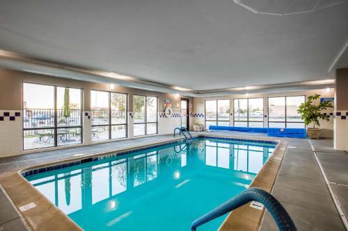 Hotel Comfort Inn & Suites