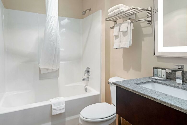 Hotel Quality Inn & Suites