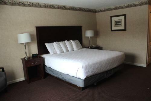 Hotel Shiretown Inn & Suites
