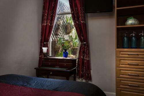 Noe's Nest Bed And Breakfast