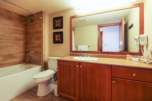 Eagle Springs East 207: Resting Moose Suite
