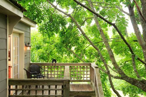 Bed & Breakfast Inn And Cabins At Vaucluse Spring