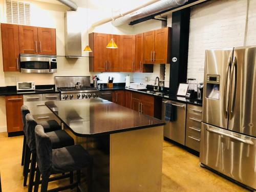 Awesome Lower Level Apartment Near Boston