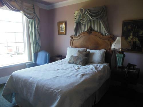 Bed & Breakfast Cedar Grove Mansion Inn & Restaurant