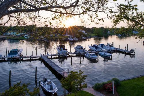 Hotel Anchored Inn At Hidden Harbor