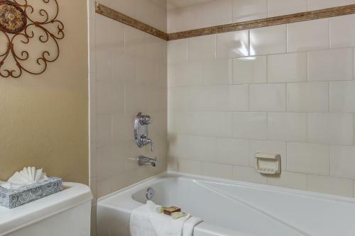 Eagle Springs West 206: Meadowlark Suite