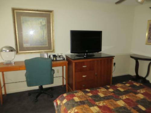 Hotel Crosby's Motor Inn