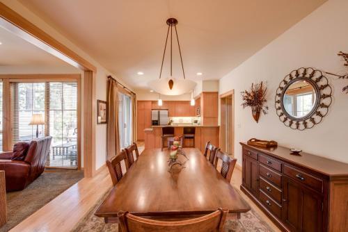 8 Fremont Crossing