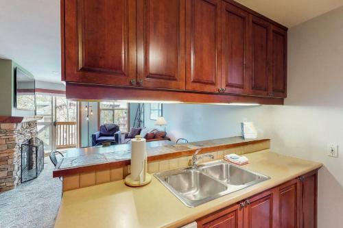Powderhorn Lodge 311: Poppy Suite
