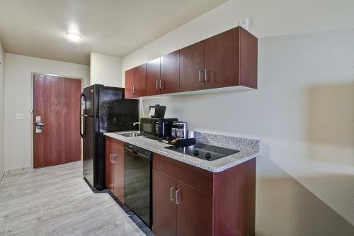 Cobblestone Hotel & Suites - Pulaski