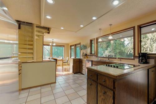 Meadows And Mountain Retreat