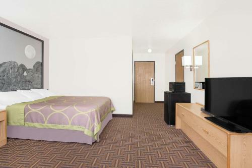 Hotel Super 8 By Wyndham Bloomfield