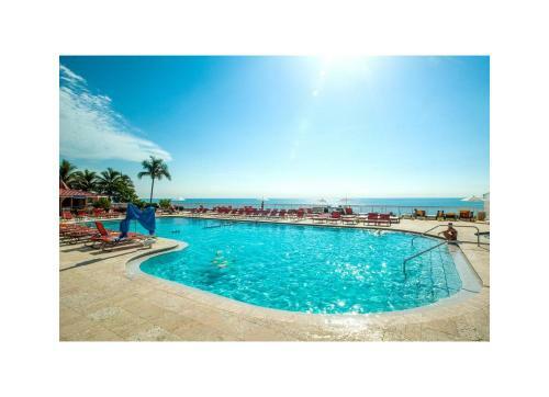 Seaview Beachfront Apartment Sunny Isles Beach