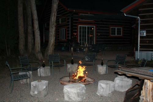Lodge Riverside Meadows Cabins