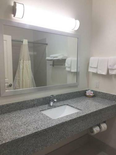 Motel Scottish Inn & Suites - Conroe