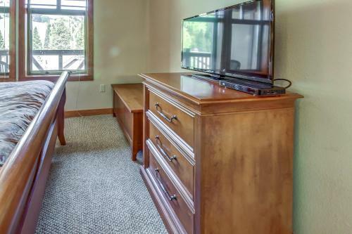 Eagle Springs West 403: Blackbird Suite