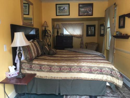 Glass Magnolia Bed & Breakfast