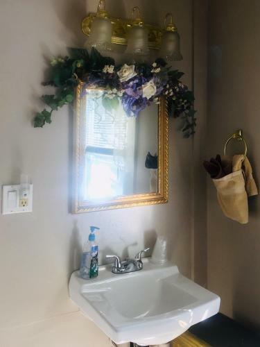 Glass Magnolia Bed & Breakfast