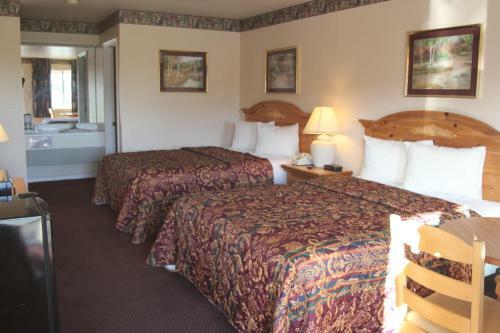 Hotel Lakeside Inn & Suites