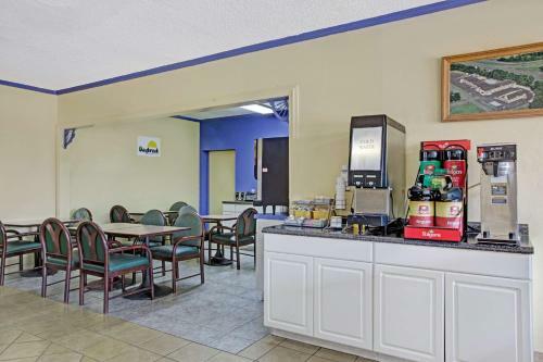 Hotel Days Inn By Wyndham Benson