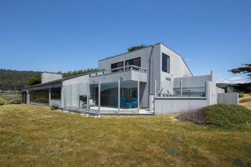 Rolling Waves Beach House