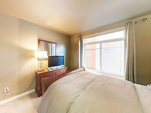Apartamento 2415 2nd Ave Condo Unit 529