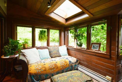 Lodge Lotus Mountain Retreat