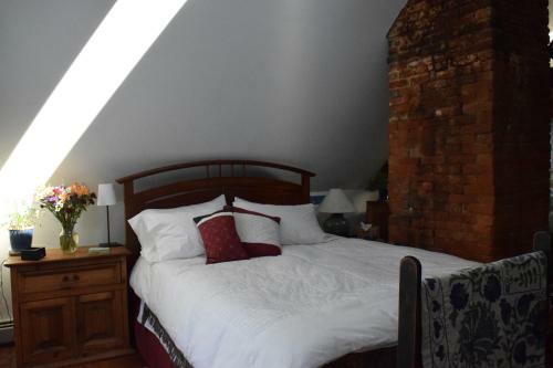 Bed & Breakfast Henrietta House B & B