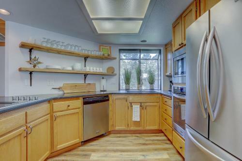34 Fairway Village