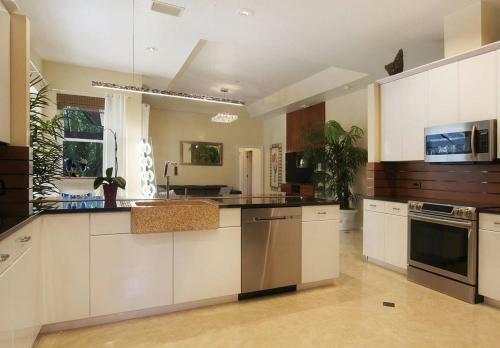 Country Club Residence