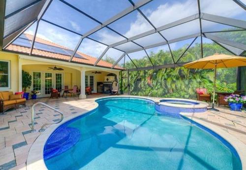 Country Club Residence
