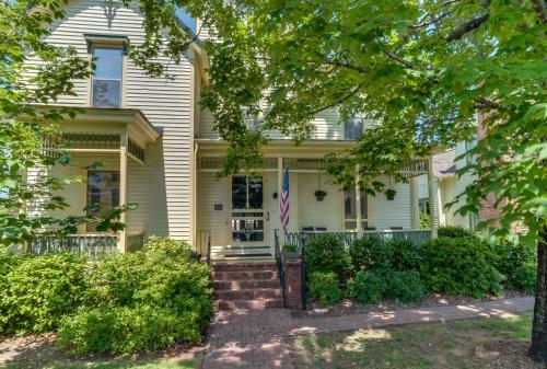 Bed & Breakfast Carrier Houses Inn