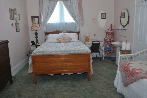 Bed & Breakfast Carrier Houses Inn