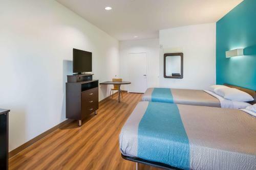 Hotel Motel 6 Channelview
