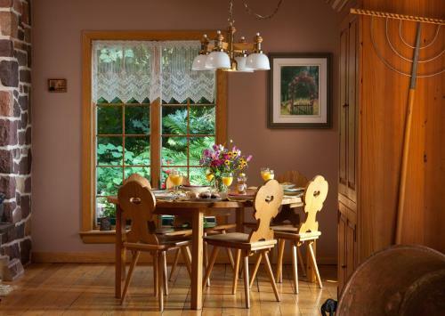Swiss Woods Bed And Breakfast