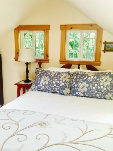 Hostal Bond Ranch Retreat