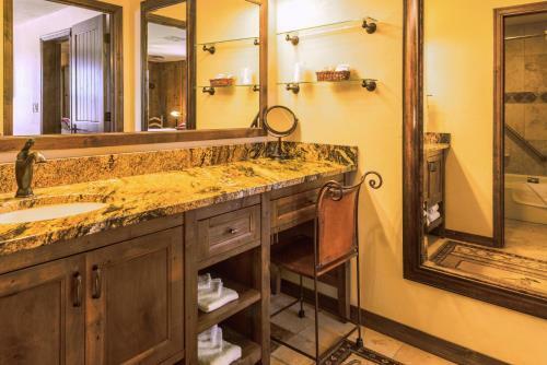 Bed & Breakfast White Stallion Ranch