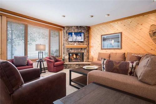 West Condominiums - W3502