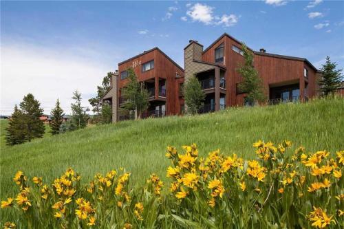 West Condominiums - W3502