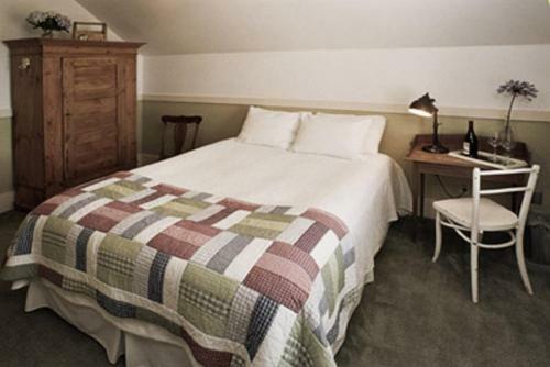 Valley Ford Hotel