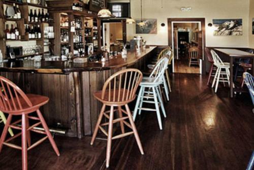 Valley Ford Hotel