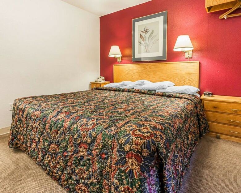 Motel Rodeway Inn & Suites