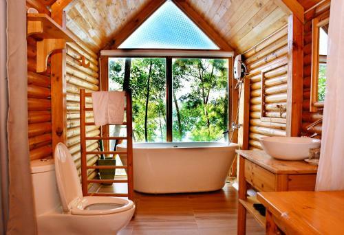 Hotel Phu Ninh Lake Resort