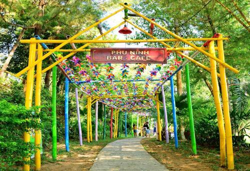 Hotel Phu Ninh Lake Resort