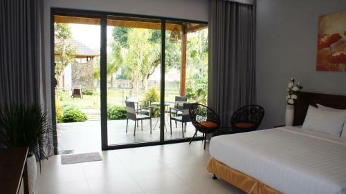 Emerald Resort Ong Lang Beach