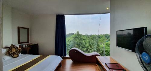 Lake Side Hotel