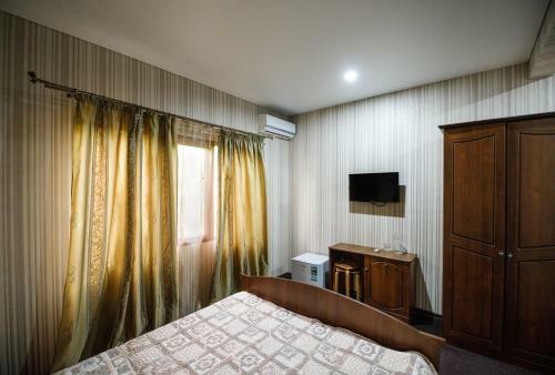 Hostal Riviera Guest House
