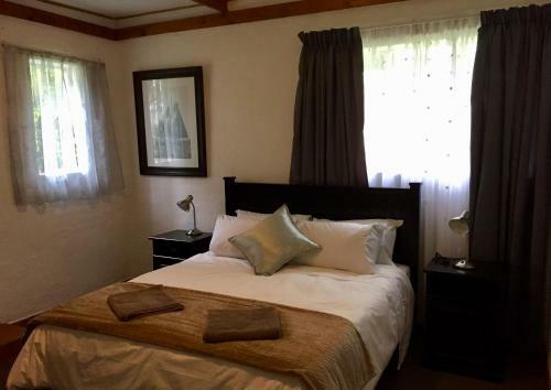 Hostal Kamberg Mountain Shadows