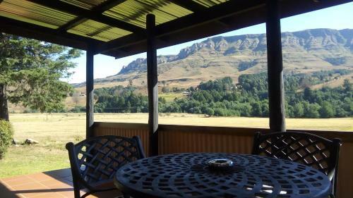 Hostal Kamberg Mountain Shadows