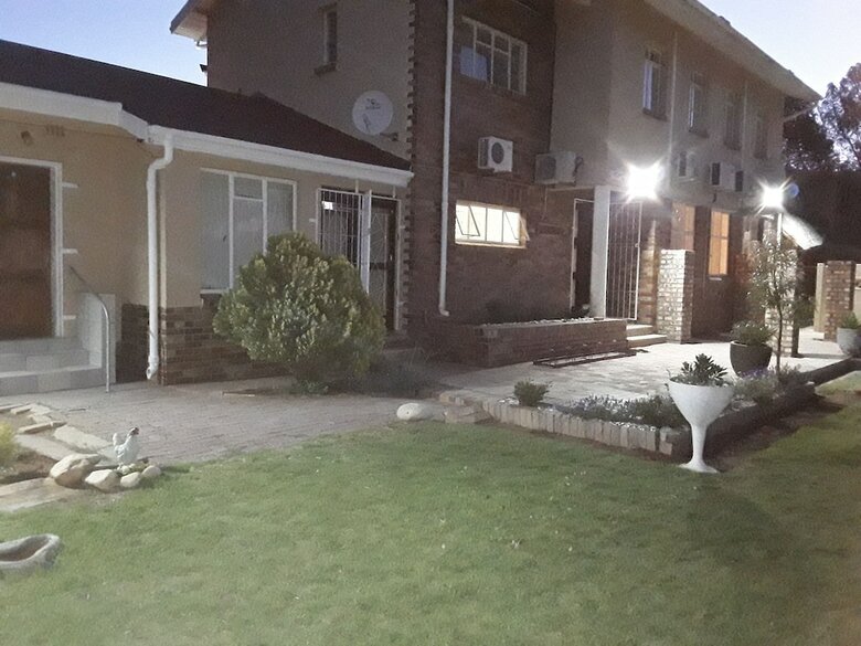 Hostal Victoria Oaks Guesthouse